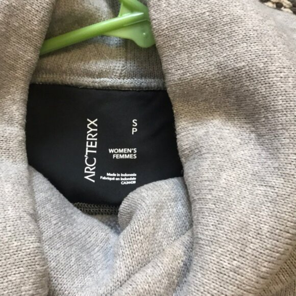 Almost- new Arc’teryx fleece pullover - Picture 2 of 4